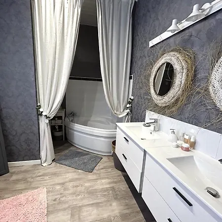 Le Clos Girona Villa